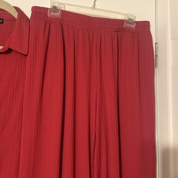 Two piece set - Picture 2 of 4